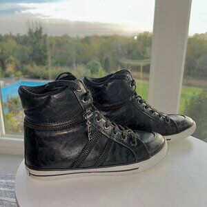 G BY GUESS high top leather sneakers. Zipper details. Size 8